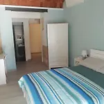 La Casa Sulle Mura Di Vista Mare Apartmán *