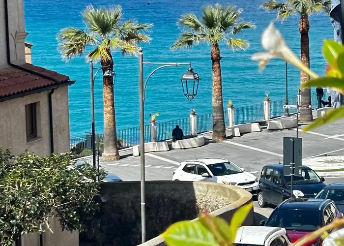 La Casa Sulle Mura Di Vista Mare טרופאה