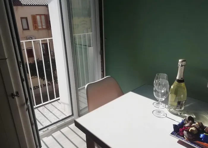 La Casa Sulle Mura Di Vista Mare טרופאה