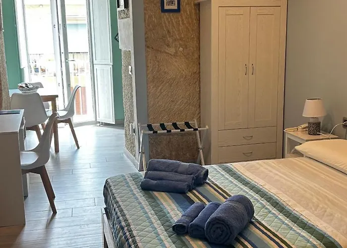 La Casa Sulle Mura Di Vista Mare *