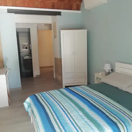 La Casa Sulle Mura Di Vista Mare Lägenhet *