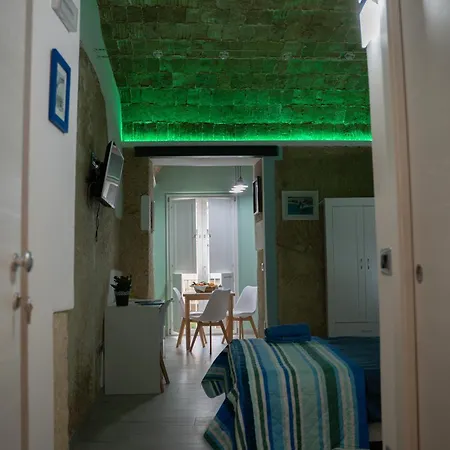 La Casa Sulle Mura Di Vista Mare Lägenhet *