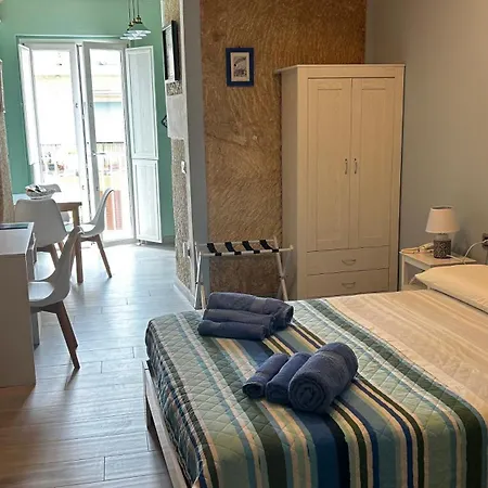 La Casa Sulle Mura Di Vista Mare *
