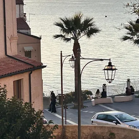 La Casa Sulle Mura Di Vista Mare *