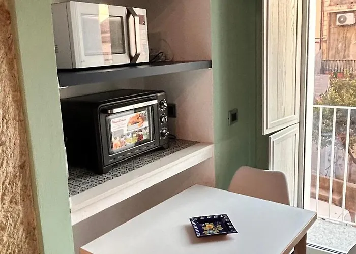 La Casa Sulle Mura Di Vista Mare *