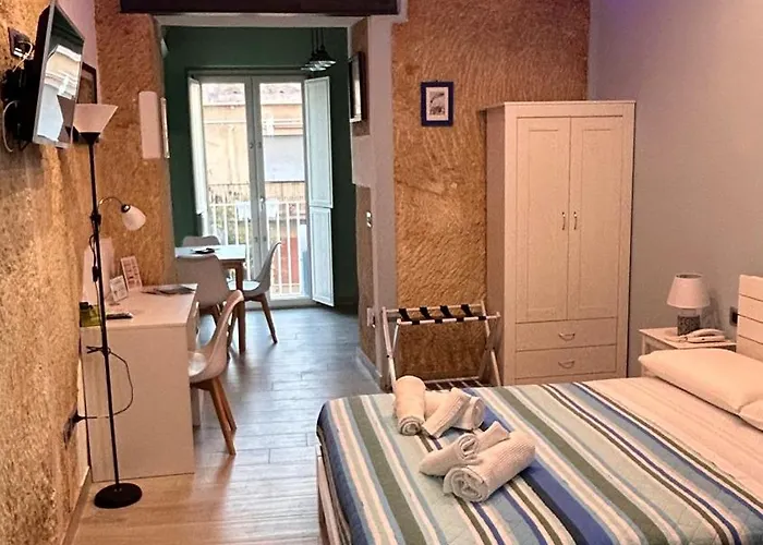 La Casa Sulle Mura Di Vista Mare 特罗佩阿