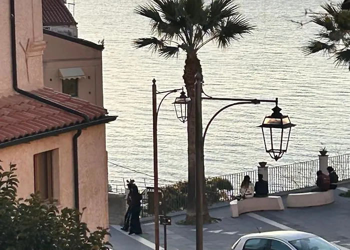 La Casa Sulle Mura Di Vista Mare *